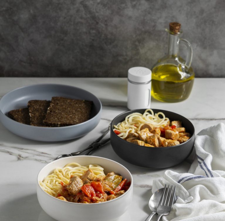 Un des services majeurs de Sidra : Plateaux repas Commandes sur mesure Événements privés (mariages, fêtes, cérémonies…) Événements professionnels (entreprises, institutions…) Devis personnalisés Livraison possible