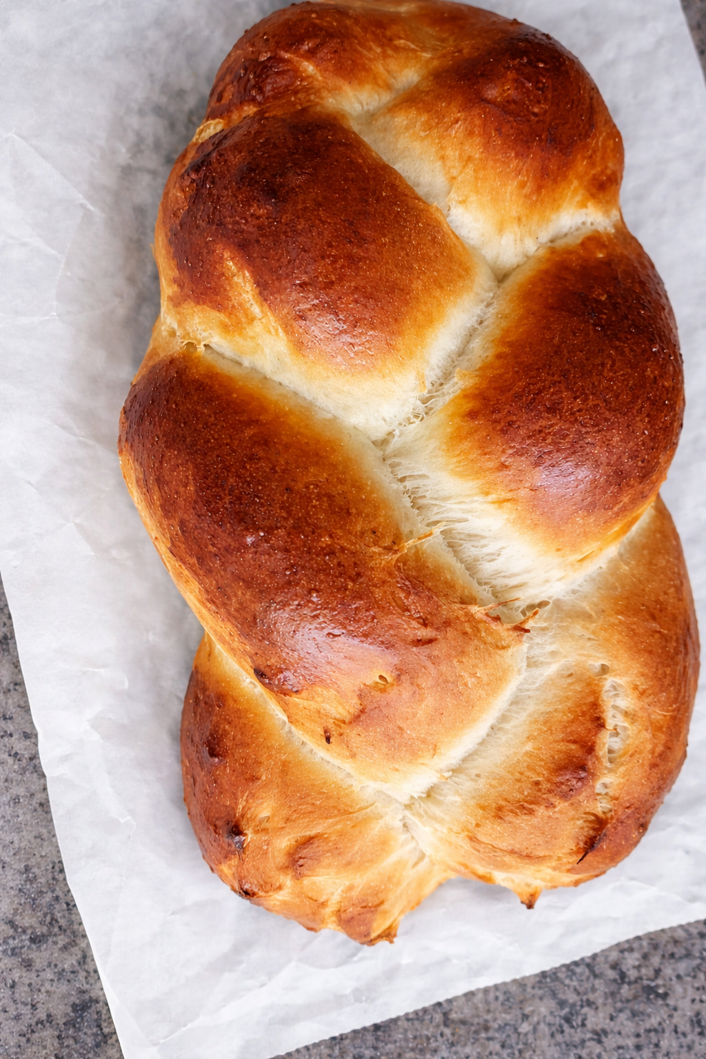 Pain challah fraîchement cuit – Pain fait maison